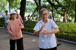 Tuổi già cần nhiều hơn một công việc