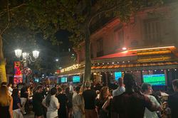 Kh&ocirc;ng kh&iacute; World Cup ở Paris vẫn rất n&oacute;ng...