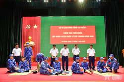 Bộ tư lệnh Vùng Cảnh sát biển 4 tổ chức huấn luyện lớp chiến sĩ cứu thương