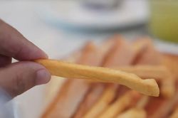 Nhiều năm chỉ ăn đồ ăn nhanh, một thiếu niên bị mù vĩnh viễn