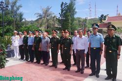 Đại tướng Nguyễn Tân Cương thăm, kiểm tra công tác quân sự, quốc phòng và biên phòng tại Đặc khu Bạch Long Vĩ