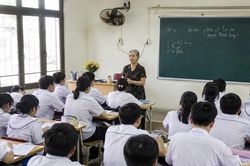 Nhà giáo nghỉ hưu có thể tiếp tục ký hợp đồng toàn thời gian với cơ sở giáo dục