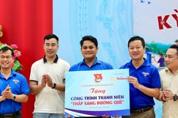 'Kỳ nghỉ hồng' kết nối những tấm lòng nơi biên giới