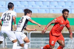 Tuyển Việt Nam vs Myanmar: Xuân Son, Hoàng Hên dự bị