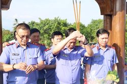 Phó Viện trưởng VKSND tối cao Trần Hải Quân dẫn đầu đoàn về nguồn, tri ân tại Quảng Trị