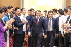 Thủ tướng Lê Minh Hưng: Nếu có vấn đề gì khen Chính phủ thì để dịp khác