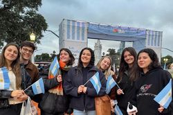 Argentina tăng chuyến bay đưa cổ động viên sang Mỹ xem chung kết World Cup