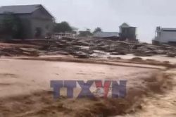 Lũ quét ở Lai Châu cuốn trôi người và nhà cửa