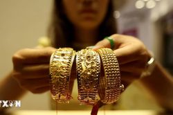 Triển vọng giá vàng vẫn chịu sức ép từ lãi suất và căng thẳng Trung Đông