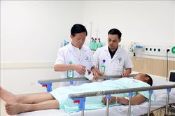 Bệnh viện Hữu nghị Việt Đức cơ sở Ninh Bình tiếp nhận gần 2.200 lượt khám sau hơn 1 tuần hoạt động