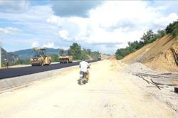 Tự &yacute; đi v&agrave;o cao tốc đang thi c&ocirc;ng - hiểm nguy cận kề