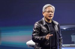 Chiếc áo khoác da biểu tượng của CEO Nvidia được đấu giá gần 1 triệu USD