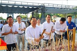 Đảng ủy Mặt trận Tổ quốc, các đoàn thể Trung ương dâng hương tri ân Anh hùng liệt sỹ tại Quảng Trị