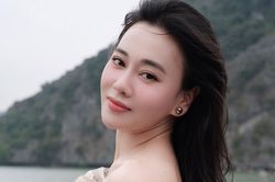 Ngo&agrave;i Tr&agrave;ng An, qu&ecirc; Phương Oanh c&ograve;n c&oacute; những v&ugrave;ng biển đẹp &iacute;t người biết