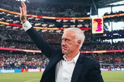 Anh - Pháp: Chờ lời chia tay đẹp cho Didier Deschamps