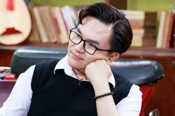 MC Đại Nghĩa tự tay xuống tóc ở tuổi 48