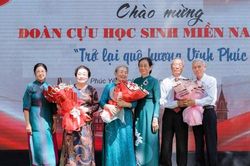 Còn sức là còn cùng nhau làm những việc có ích cho xã hội