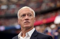 HLV Didier Deschamps thẳng thừng bác bỏ yêu cầu của các cầu thủ Pháp trước trận gặp Anh
