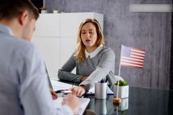 Mỹ siết chặt điều kiện cấp thẻ xanh
