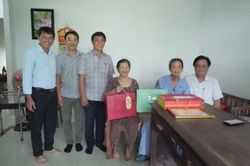 Đồng chí Lê Minh Hoan đến thăm ông Lê Thành Lộc, nguyên Chủ nhiệm Canh Tân Hội quán