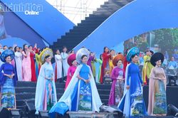 Hơn 2.000 phụ nữ tham gia Lễ hội 'Áo dài - Sắc màu của biển'