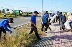 Phường Bắc Cam Ranh ra qu&acirc;n tổng vệ sinh m&ocirc;i trường