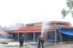 Xã Bắc Hà: Thực tập phương án chữa cháy, cứu nạn cứu hộ tại chợ văn hóa