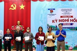 'Kỳ nghỉ hồng' mang y&ecirc;u thương đến v&ugrave;ng bi&ecirc;n Thuận An