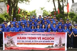 Đoàn các cơ quan Đảng tỉnh tổ chức chương trình Hành trình về nguồn