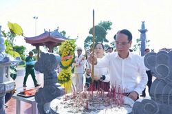 Đoàn đại biểu phường Đồng Hới tri ân các anh hùng liệt sĩ tại các 'địa chỉ đỏ'