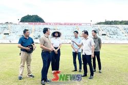 Đồng chí Phó Chủ tịch Thường trực UBND tỉnh kiểm tra công tác chuẩn bị Giải Bóng đá nữ U16 Quốc gia