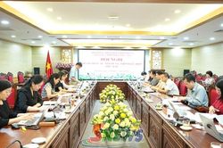 Thẩm tra dự thảo nghị quyết về giao biên chế và giao tổng số lượng người làm việc hưởng lương từ ngân sách nhà nước