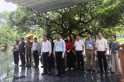 Đoàn công tác Bộ Xây dựng tri ân, tưởng niệm các anh hùng liệt sĩ Điện Biên