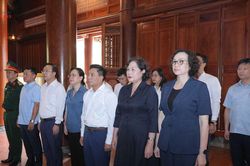 Phó Chủ tịch Quốc hội, Thượng tướng Nguyễn Doãn Anh và Phó Chủ tịch Quốc hội Nguyễn Thị Hồng tri ân Anh hùng liệt sĩ tại Nghệ An, Hà Tĩnh, Quảng Trị