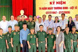 Phó Thủ tướng Phan Văn Giang và Phó Chủ tịch Quốc hội Nguyễn Thị Thanh thăm, tặng quà tại Cơ sở Điều dưỡng thương binh Nho Quan