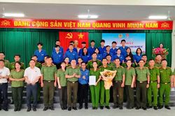 Công an phường Phú Yên ra mắt 'Đội Thanh niên xung kích vì nhân dân phục vụ'