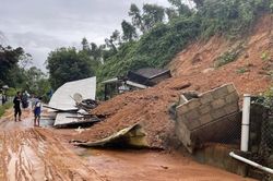 Còn 6 vị trí tắc đường trên các tuyến quốc lộ phía Bắc, một bản bị cô lập