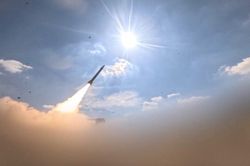 Iran không kích căn cứ Mỹ tại 6 nước Trung Đông