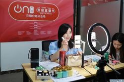 Livestream bán hàng - Hết thời ẩn danh