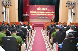 Công an xã An Khánh nòng cốt trong đợt cao điểm hướng dẫn thủ tục hành chính và ứng dụng AI
