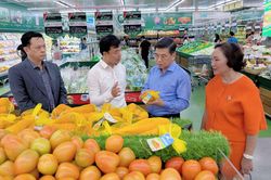 Người tiêu dùng TP.HCM có thêm 'lá chắn' nhận diện thực phẩm an toàn