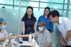 Ấm áp nghĩa tình tri ân những người có công tại phường Láng