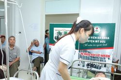 Ph&uacute;c Sơn chăm s&oacute;c sức khỏe người c&oacute; c&ocirc;ng