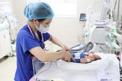Ngạt sau sinh gây tổn thương não, bé sơ sinh được cứu nhờ hạ thân nhiệt chỉ huy trong 'thời gian vàng'