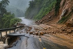 Công bố tình huống khẩn cấp tại một đoạn đường Hồ Chí Minh