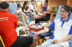 Gia đình nhiều thế hệ hiến máu lan tỏa yêu thương