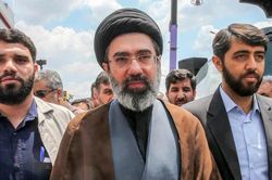 Lãnh tụ Tối cao Iran tuyên bố 'chữ ký của Tổng thống Mỹ vô giá trị', Washington phát cảnh báo an ninh toàn cầu
