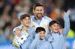 Phía sau hào quang World Cup là một Messi rất khác