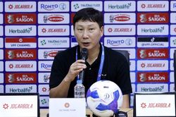 HLV Kim Sang-sik hài lòng với màn thi đấu của đội tuyển Việt Nam sau chiến thắng trước Myanmar