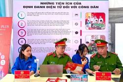 Lào Cai: Tuổi trẻ Đông Cuông xung kích với phong trào 'Bình dân học vụ số'